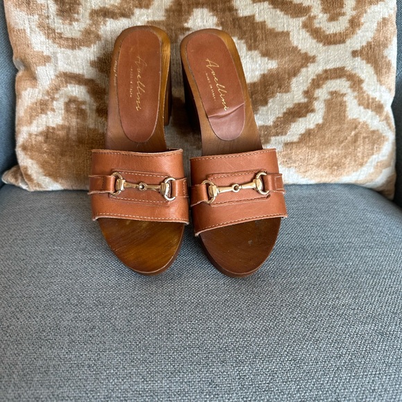 Avellini leather clogs, gold equestrian bit across top, size 8 - Picture 2 of 3